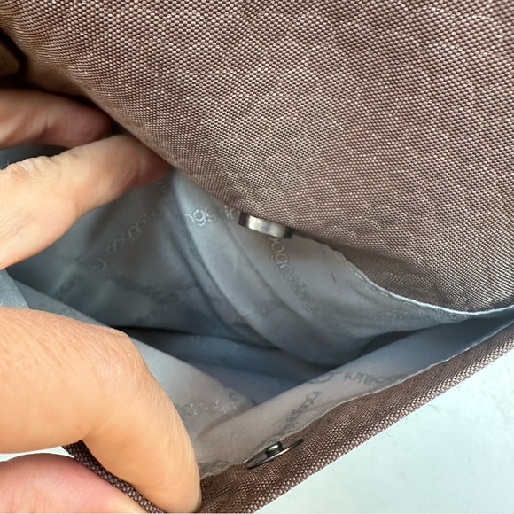 Baggallini Shoulder Bag - Beautiful Brown Color with Lots of Storage Space - Picture 13 of 16